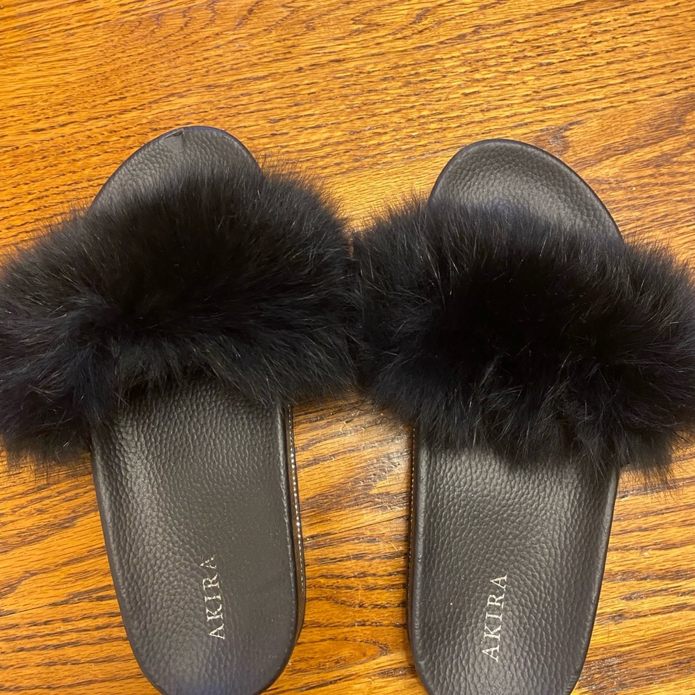 AKIRA Women's Black Furry Slides